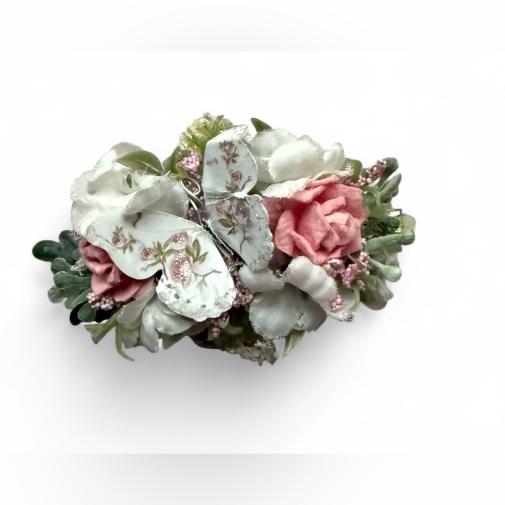 Elegant Floral Hair Clip with Pink and White Blooms